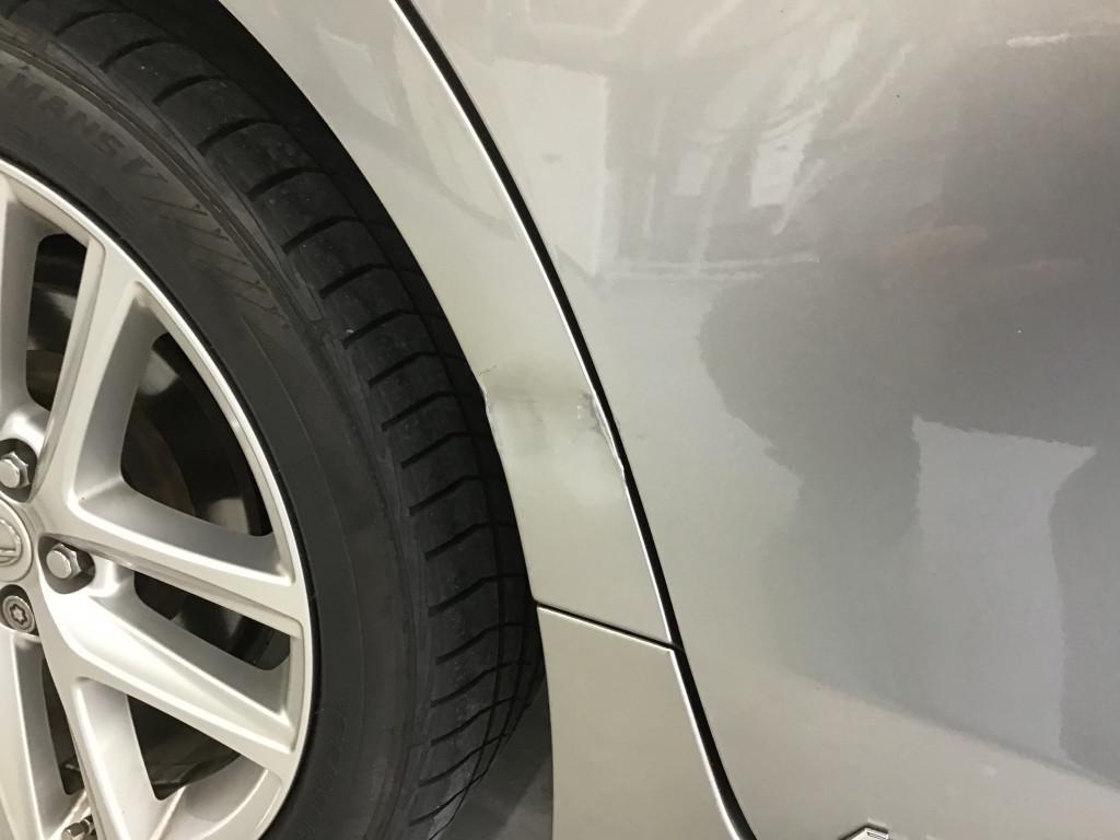  レクサス　ＣＴ２００ｈ へこみ修理前