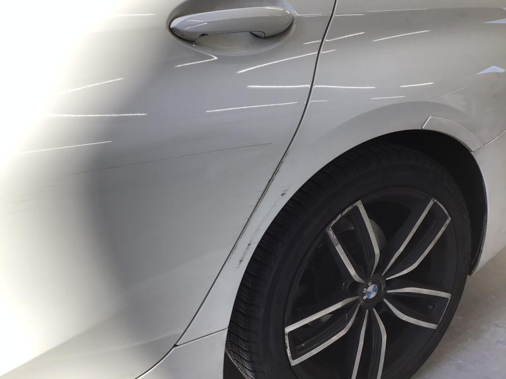  ＢＭＷ　３シリーズ へこみ修理前