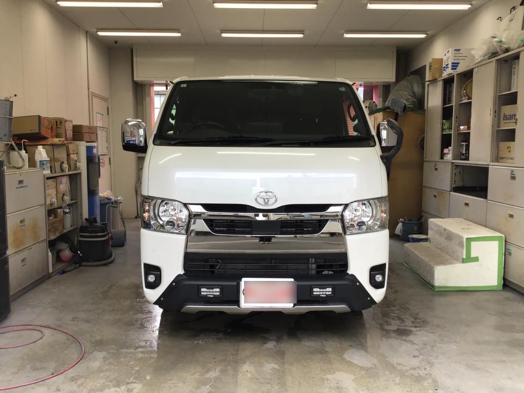 トヨタ ハイエースバン バンパー 線キズ