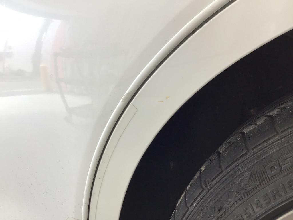  レクサス　ＥＳ３００ｈ へこみ修理前