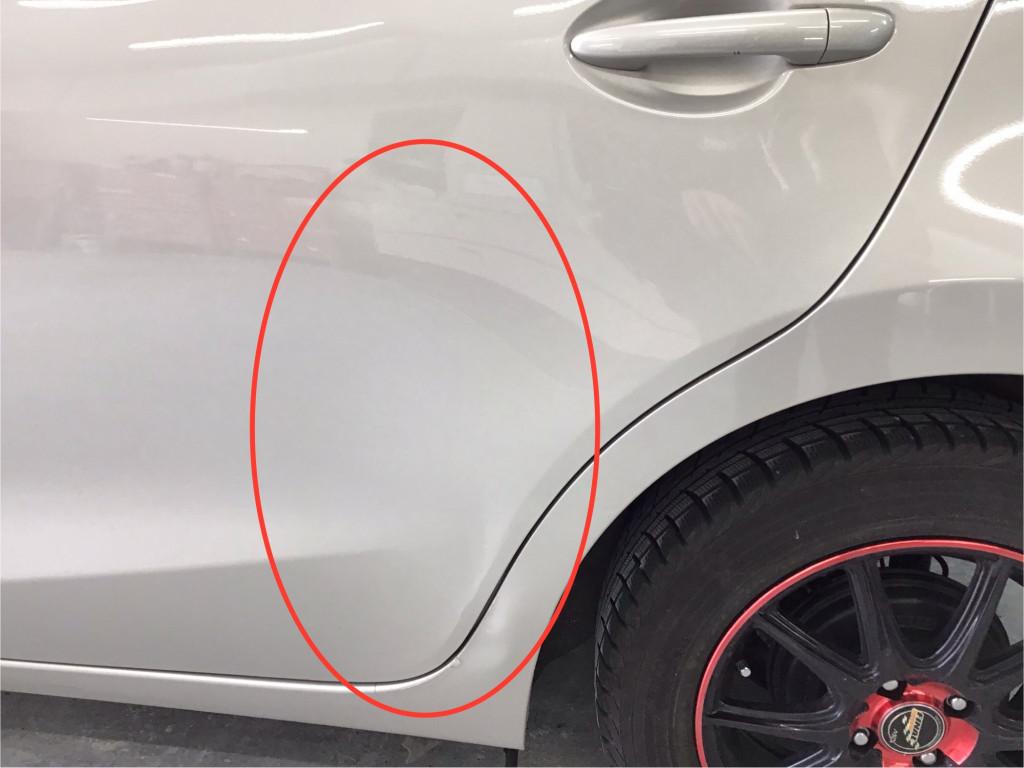  ＭＡＺＤＡ２ へこみ修理前