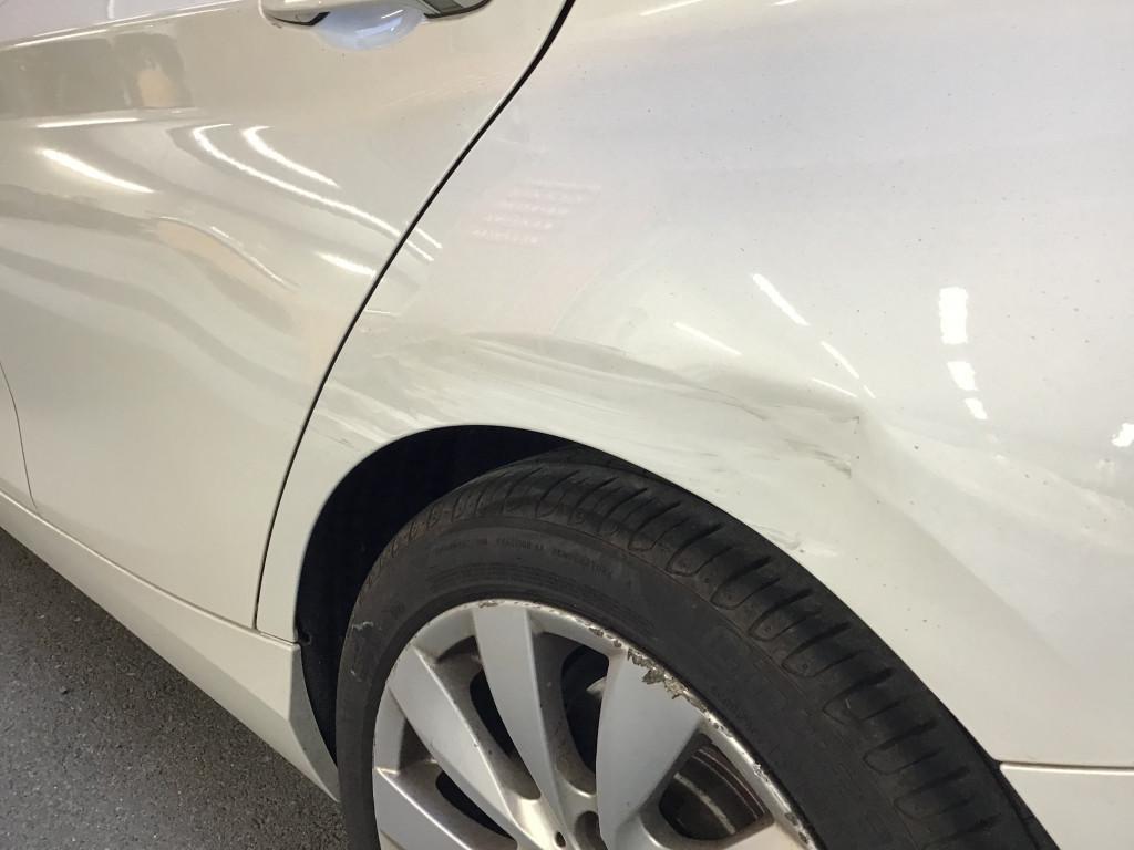  ＢＭＷ　１シリーズ へこみ修理前