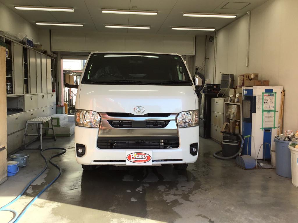 トヨタ ハイエースバン ドア へこみ