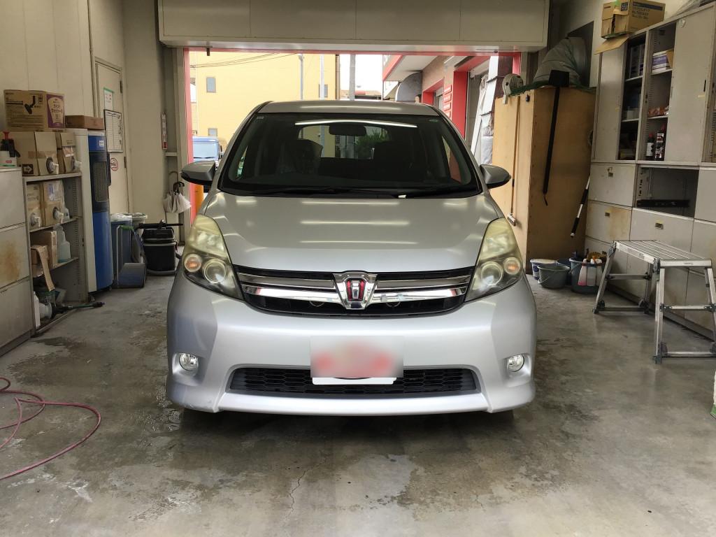 トヨタ アイシス バンパー へこみ