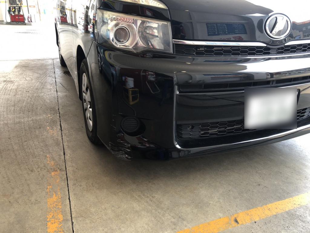 トヨタ ヴォクシー バンパー へこみ