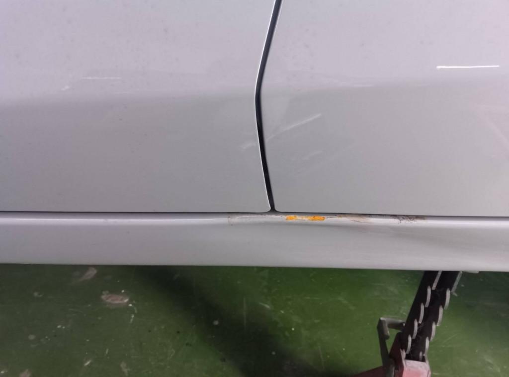  ＭＡＺＤＡ２ へこみ修理前