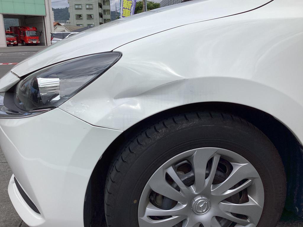  ＭＡＺＤＡ２ へこみ修理前