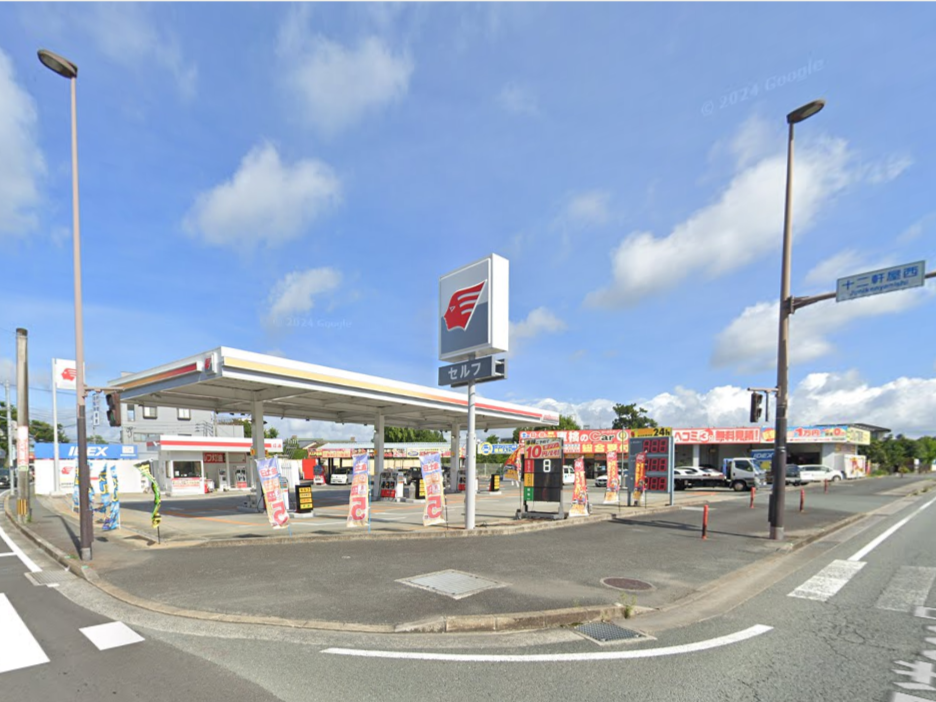 ピッカーズカードクター津福バイパス店外観